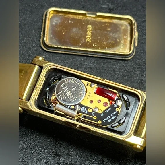 *READ.. GUCCI 1500L BANGLE GOLD PLATED black watch - Picture 13 of 13